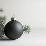 czarna bombka choinkowa