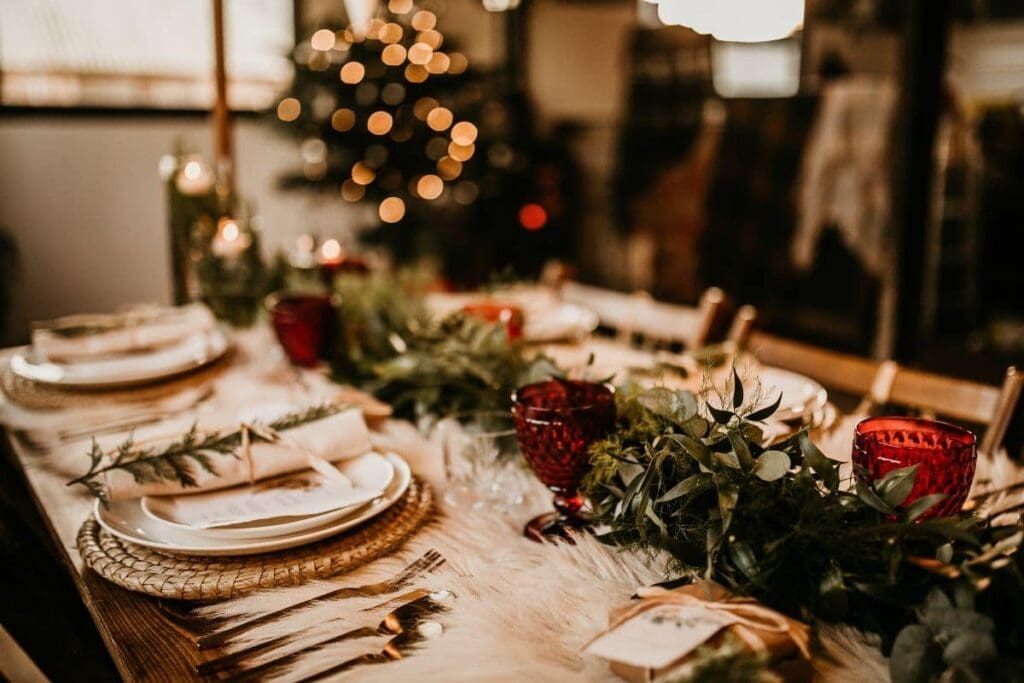 Pomysłowe dekoracje stołu na Boże Narodzenie. Inspiracje! 3 dekoracje stołu na boże narodzenie