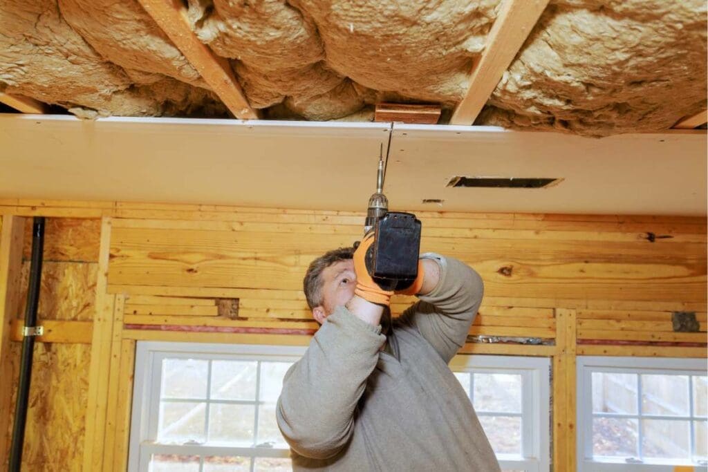 Folia paroizolacyjna – jak wybrać? Jaka najlepsza? 1 Ocieplenie ścian i dachu wełną mineralną z zastosowaniem folii paroizolacyjnej