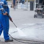 Jak wyczyścić kostkę brukową? Usuwamy tłuste plamy i inne zabrudzenia na kostce