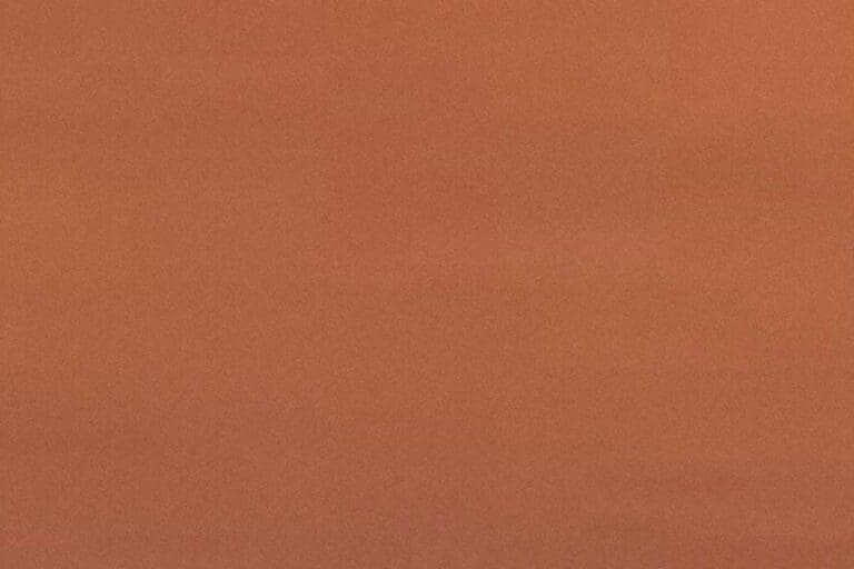 Zbliżenie faktury ściany w kolorze ochry – ciepły, ziemisty odcień inspirowany naturą