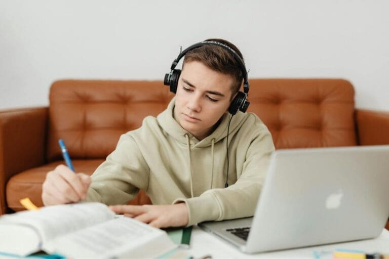 Wyprawka dla studenta – co zabrać do akademika?